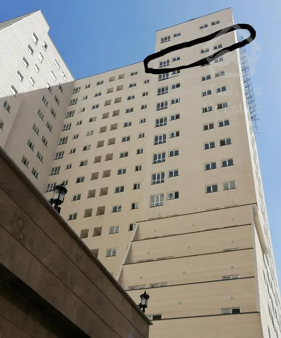 آپارتمان طبقه 16 کلید نخورده