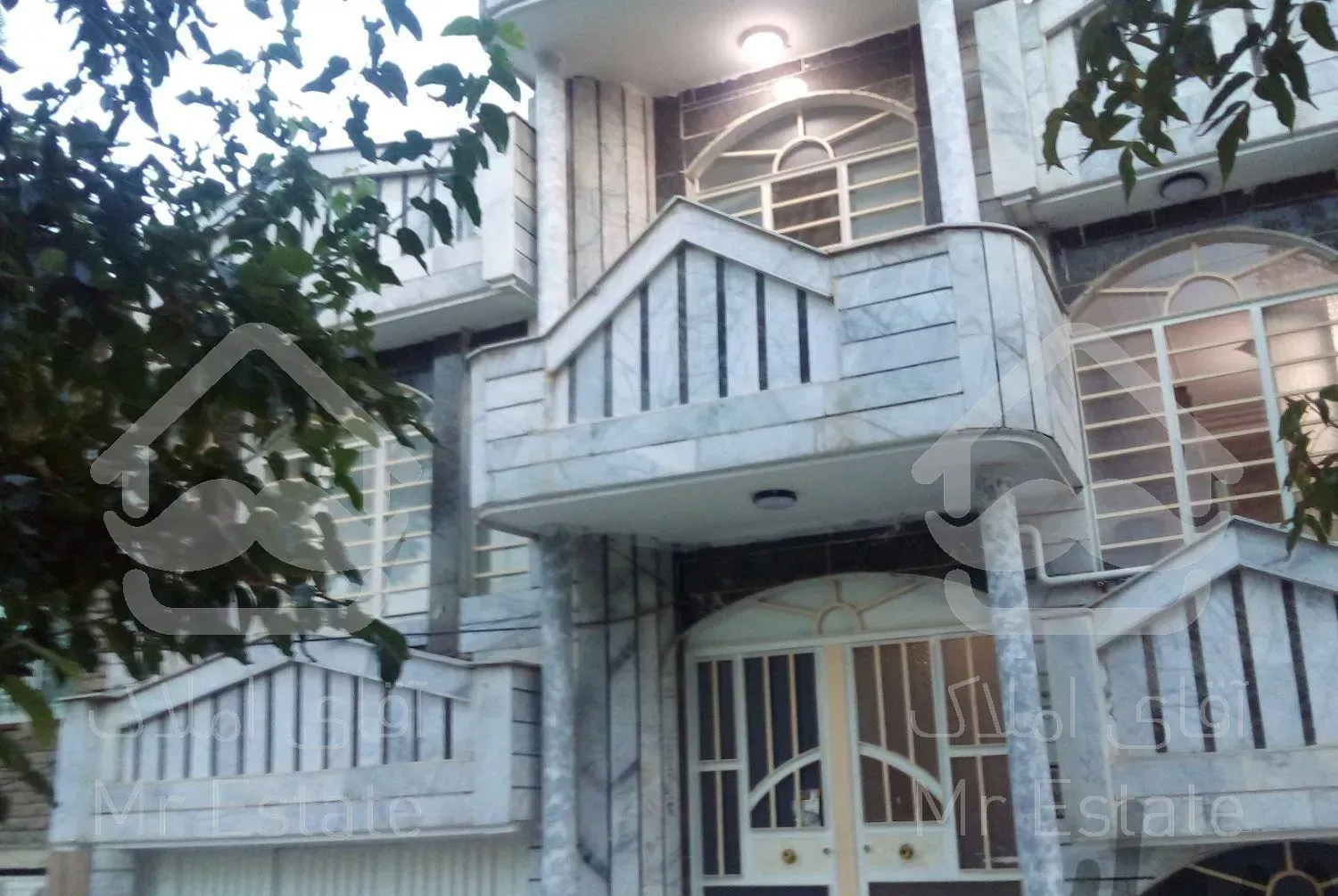 ساختمان مسکونی ویلایی بر خیابان اصلی خاقانی