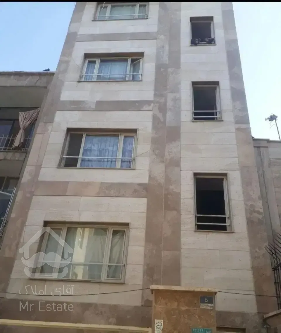 آپارتمان تک واحدی پارکینگ دار.مهراباد جنوبی