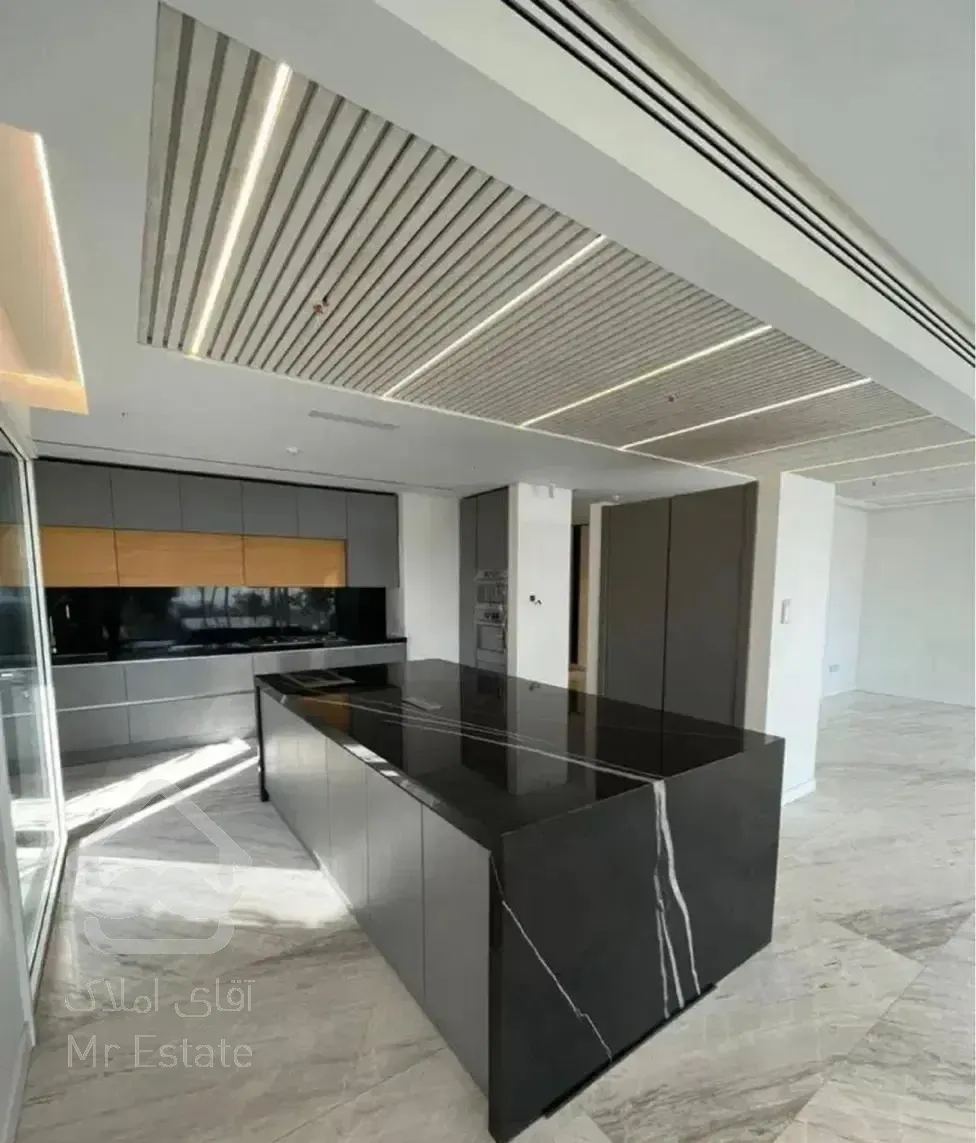 نیاوران /۹۰ متر ۲خ تاپ لوکیشن /روف گاردن/مجرد