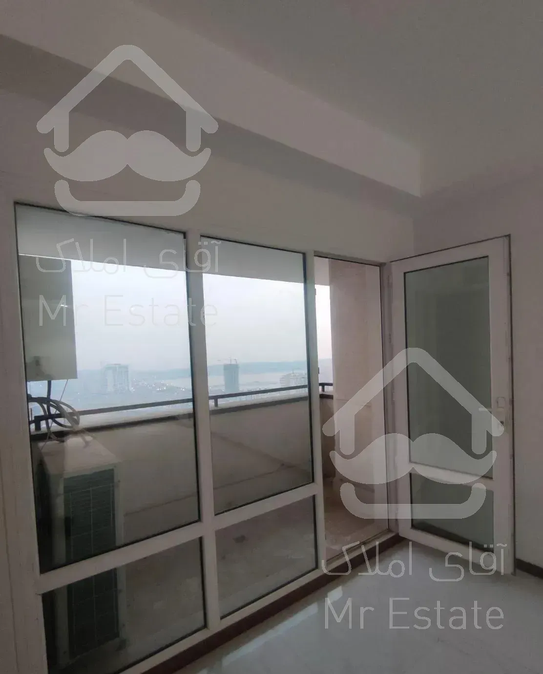 ۱۲۰متر/ویو ابدی دریاچه/کف پارکت/نیازبه تعریف نداره