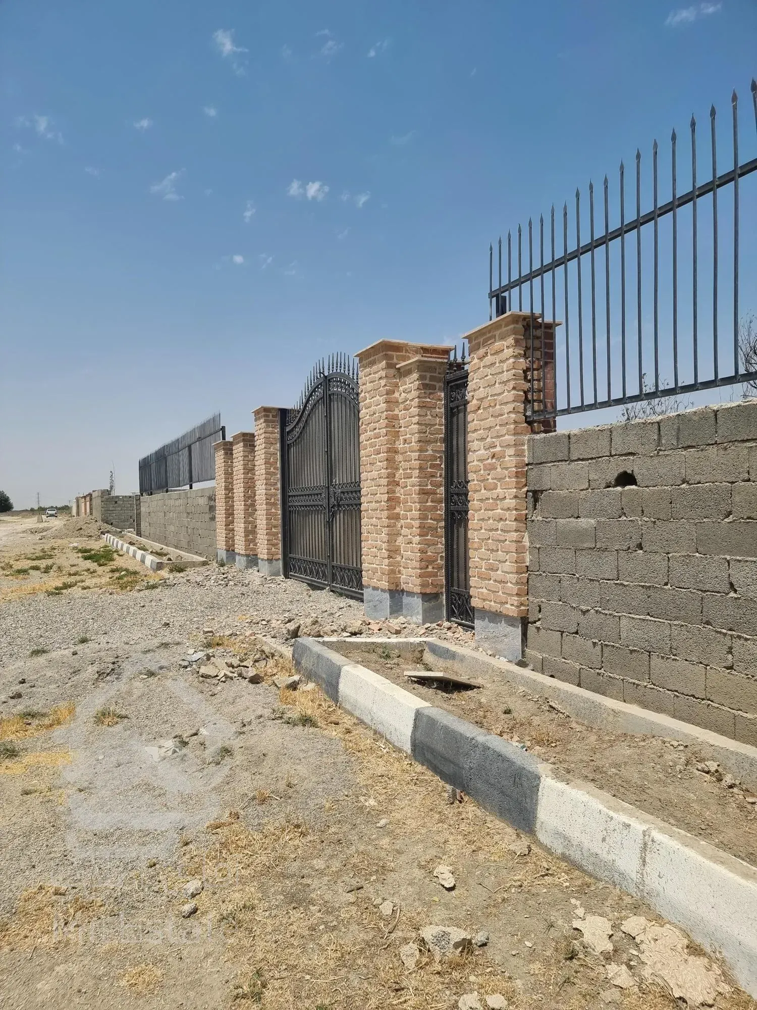 ۱۱۰۰ متر زمین تهراندشت