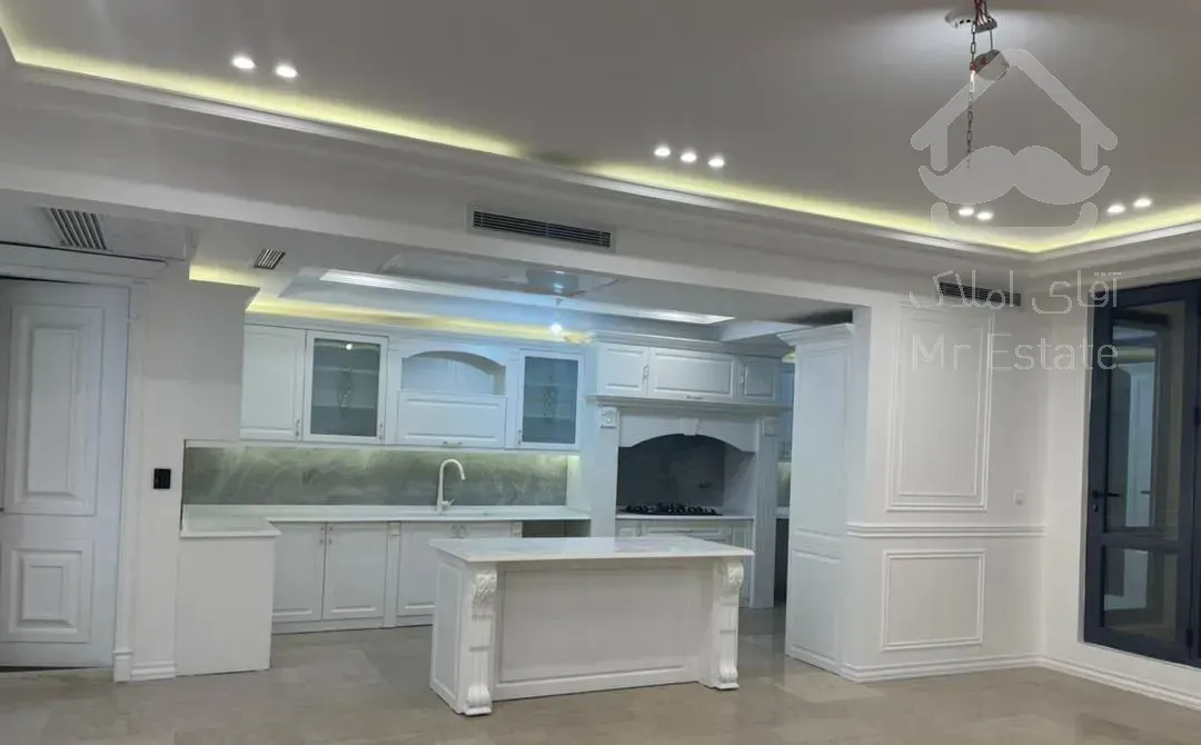 بلوار سجاد * ۲۲۰ متر * طبقه ۳ * نوساز * تکواحدی