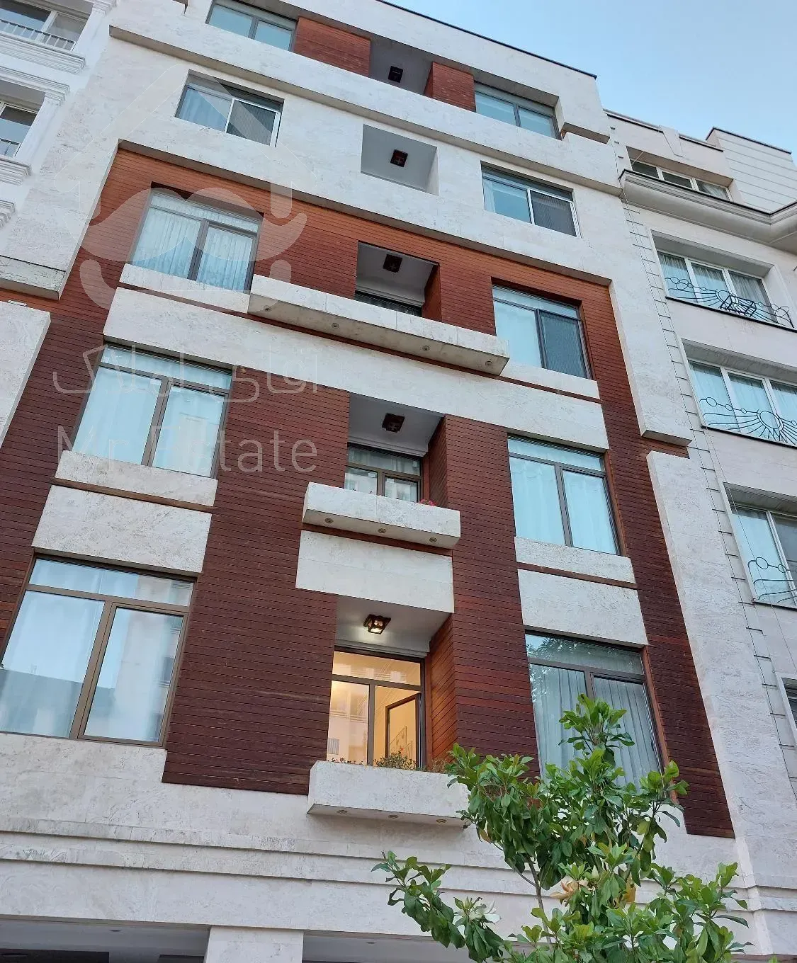 145 متر صرافها ویو عالی غرق نور