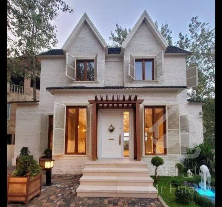 عمارت۳۰۰متری انگلیسی متریال اروپایی*پول نیاز