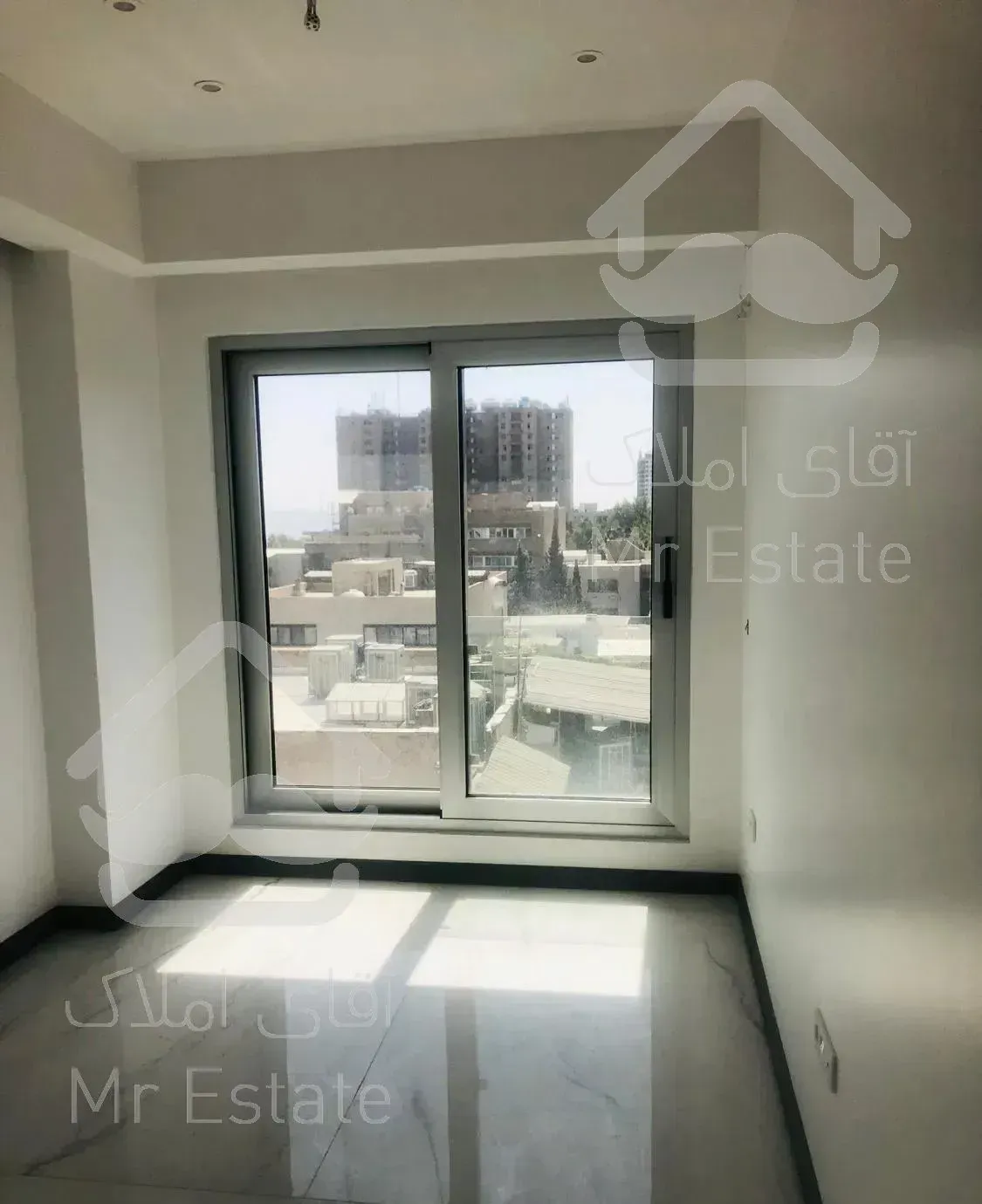 شیخ بهایی جنوبی ۱۳۰ متر ۳خواب