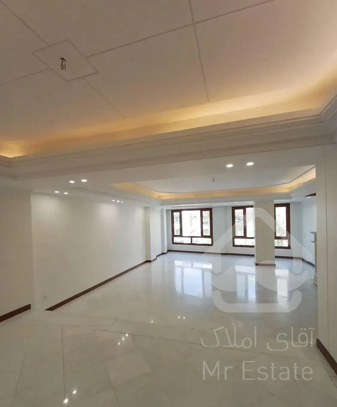 زعفرانیه ۲۴۰متر ۴خواب سوئیت دار ۳پارکینگ فول تراس