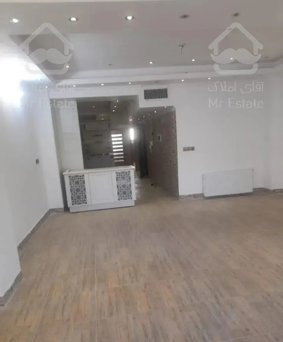 آپارتمان*تک واحدی*طبقه سوم.