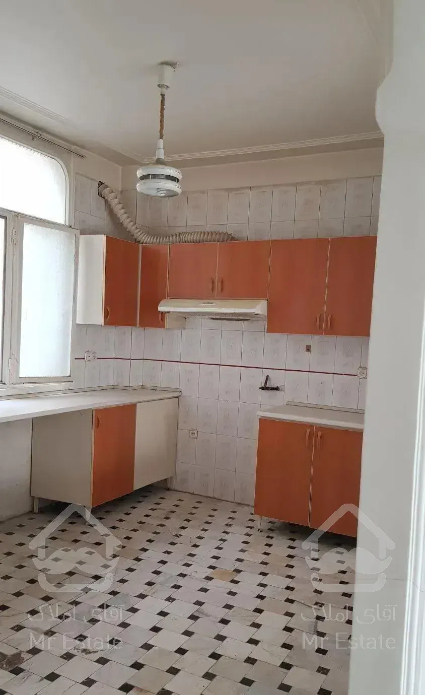 آپارتمان ۱۴۰متری ۳خوابه روبه آفتاب بالکن دار شیک