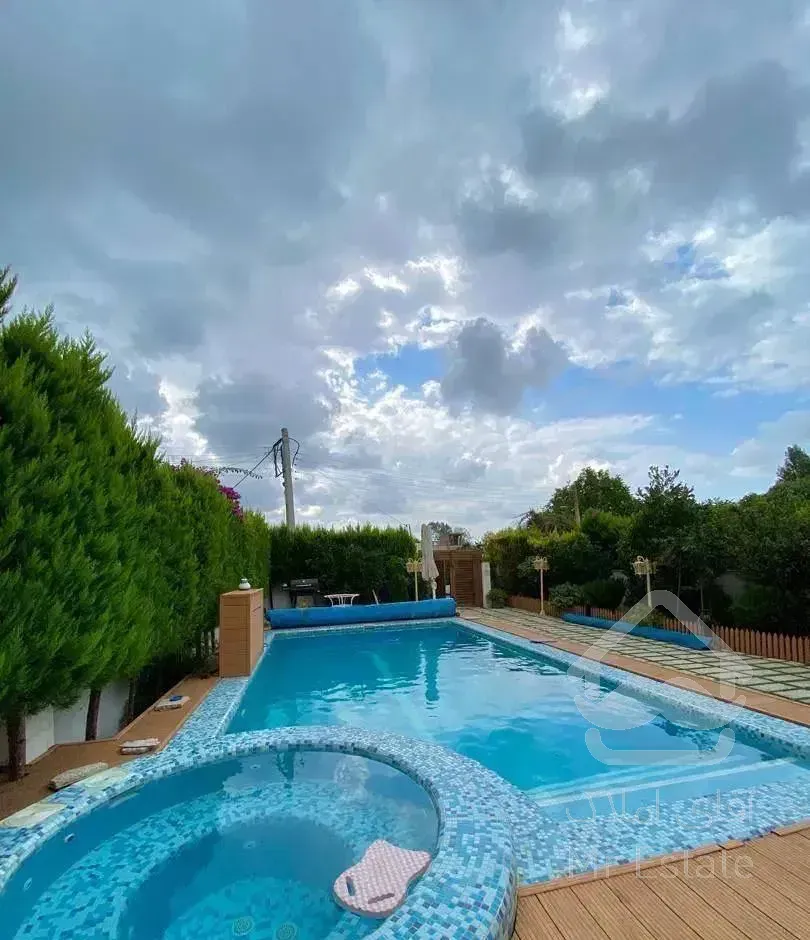 ویلااستخردار باغچه ویلای ۶۰۰متری