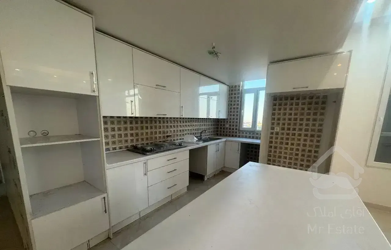 کوهک شرقی ۱۷۶متر۳خواب مستردار طبقات بالا شهرک عقاب