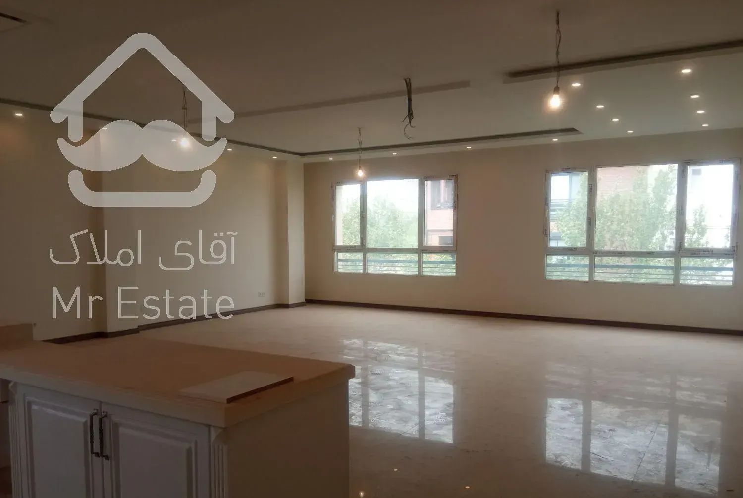 میدان ونک توانیر شمالی 190متر نوساز طبقه اول