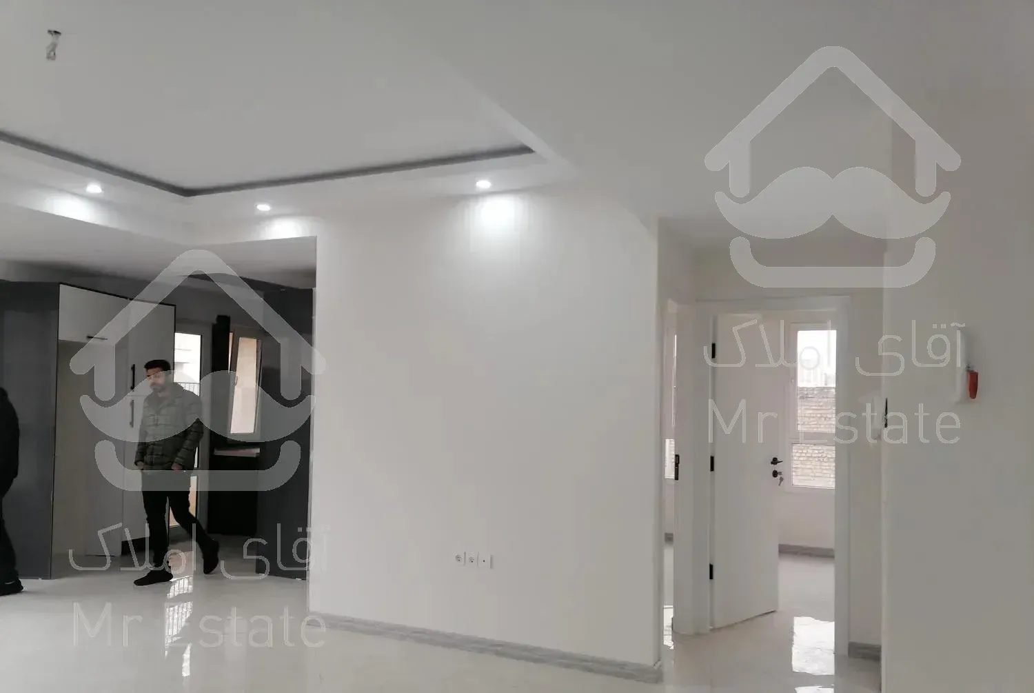 ۸۷ متر دو خواب ، قلهک