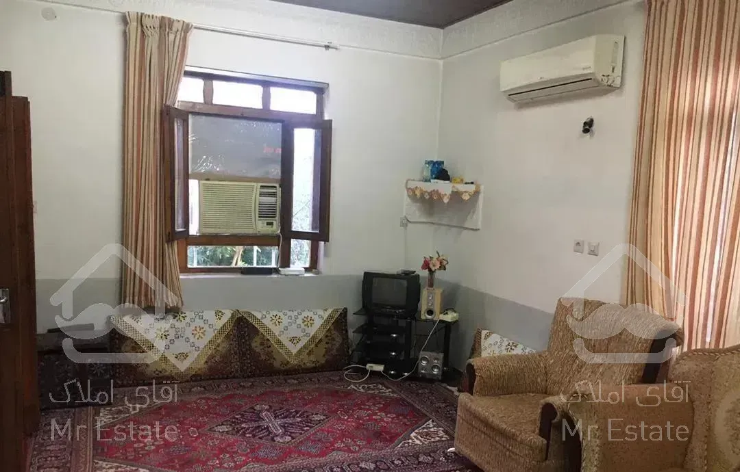 خانه خاطره های نوستالژی با محوطه بزرگ