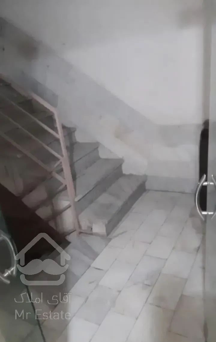 آپارتمان خوش نقشه با پارکینگ اختصاصی و انباری