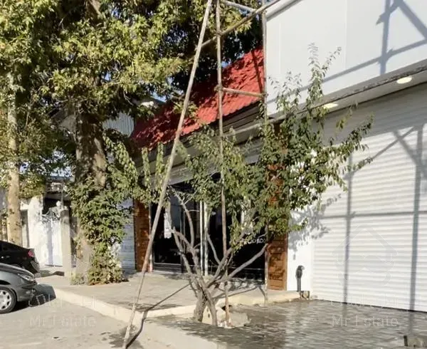 ملک برتهراندشت ۵۰۰ متر ویلا با ۱۰۰ متر مغازه