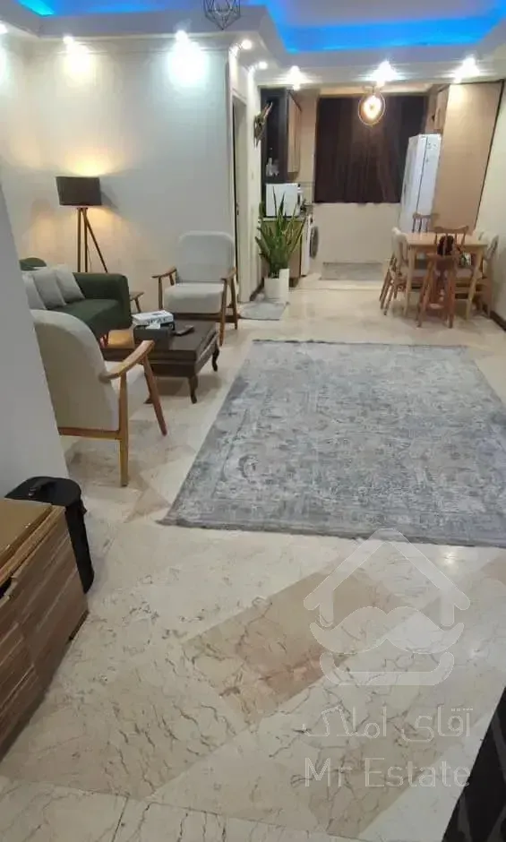 اجاره ۶۱متری خوش نقشه روبه حیاط و افتاب