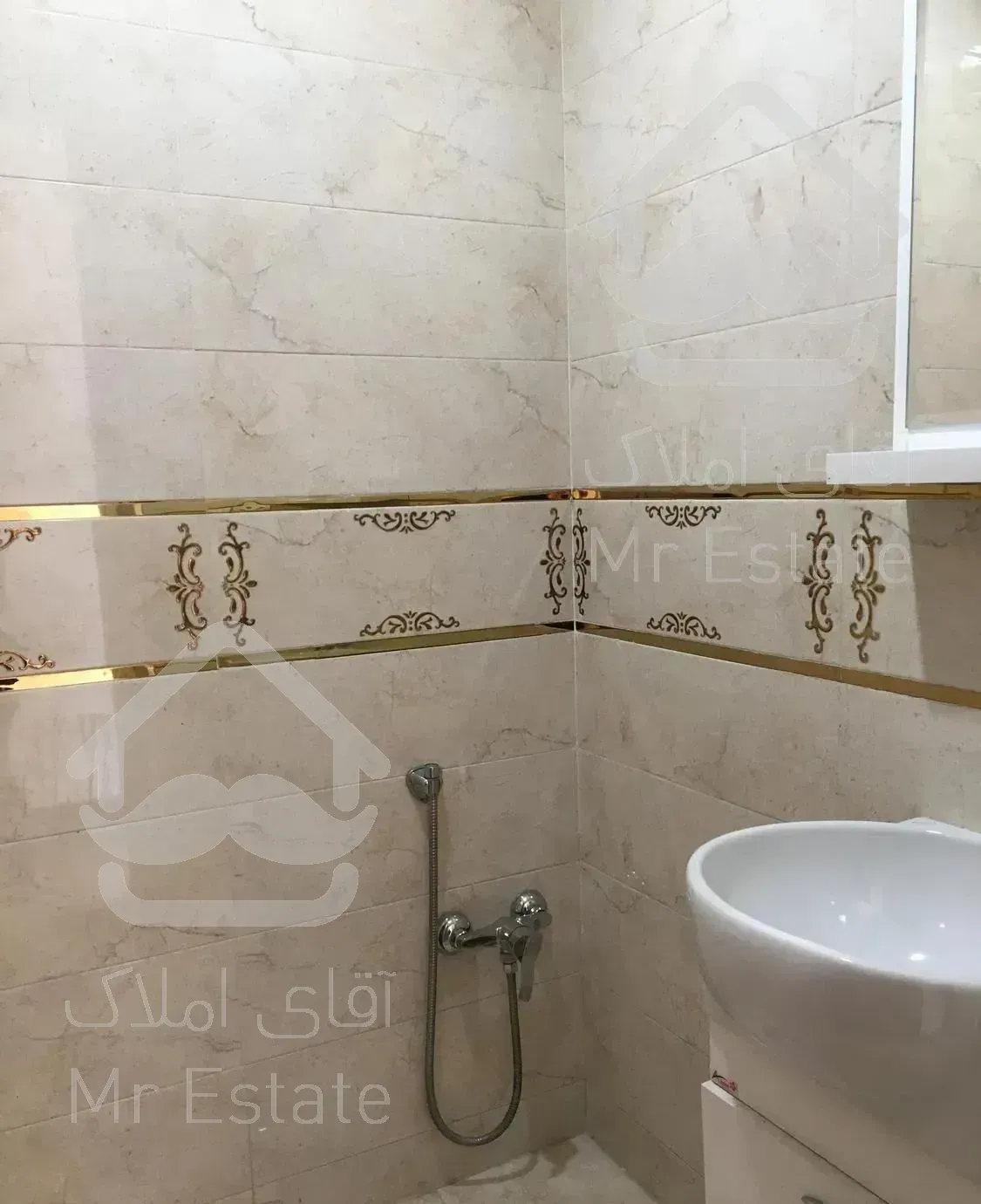 ۹۳ متر / شاهین شمالی / سالن پرده خور