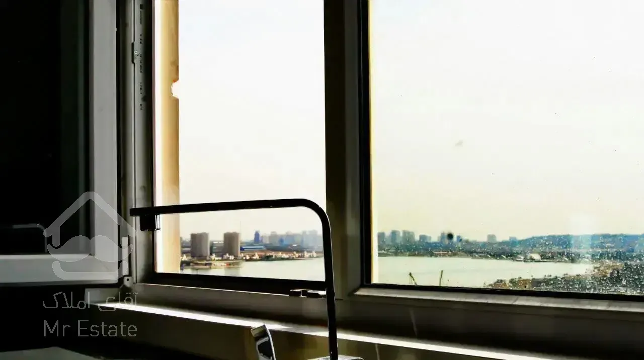 ۱۳۳ متر برج لبخند ۱ / ویو دریاچه / شخصی ساز