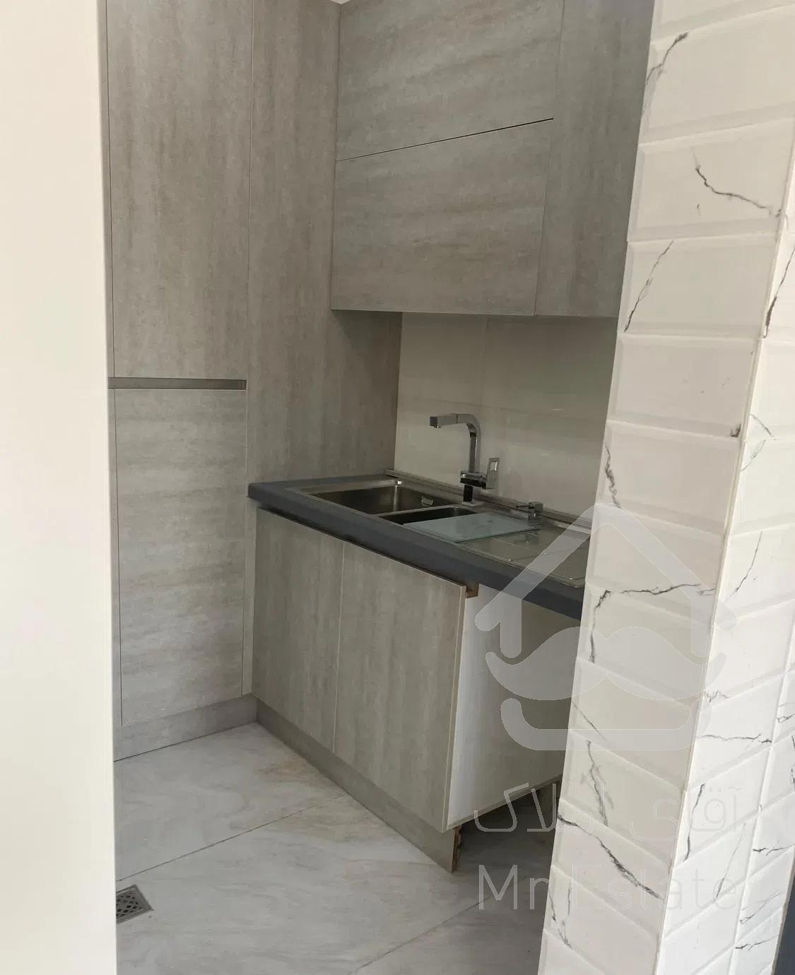 ۱۶۰ متر فول امکانات سه خواب نوساز لارستان