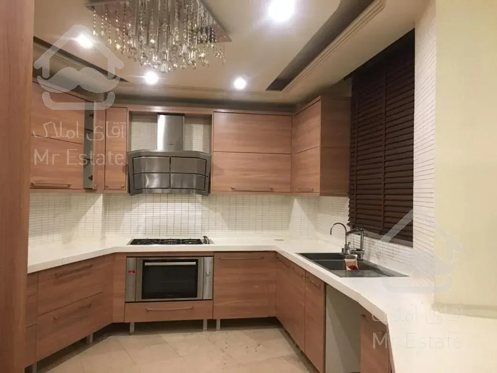 ۲۰۰متر تک واحدی. آجودانیه . دو پارکینگ