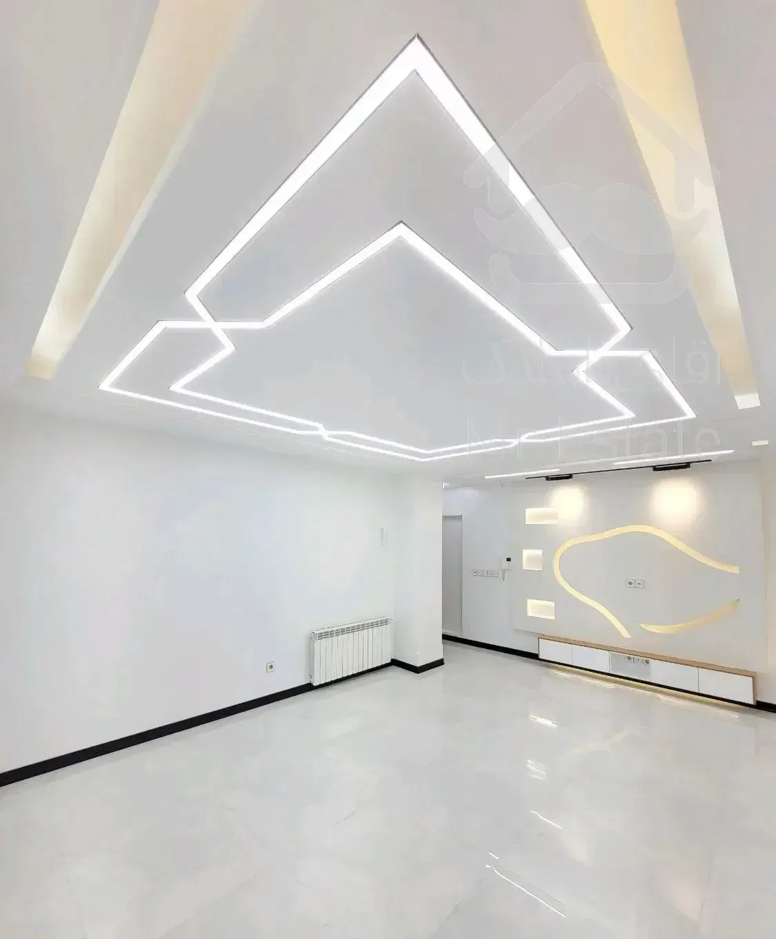 74متری/طبقه اول/پارکینگ سندی/حیاط اختصاصی