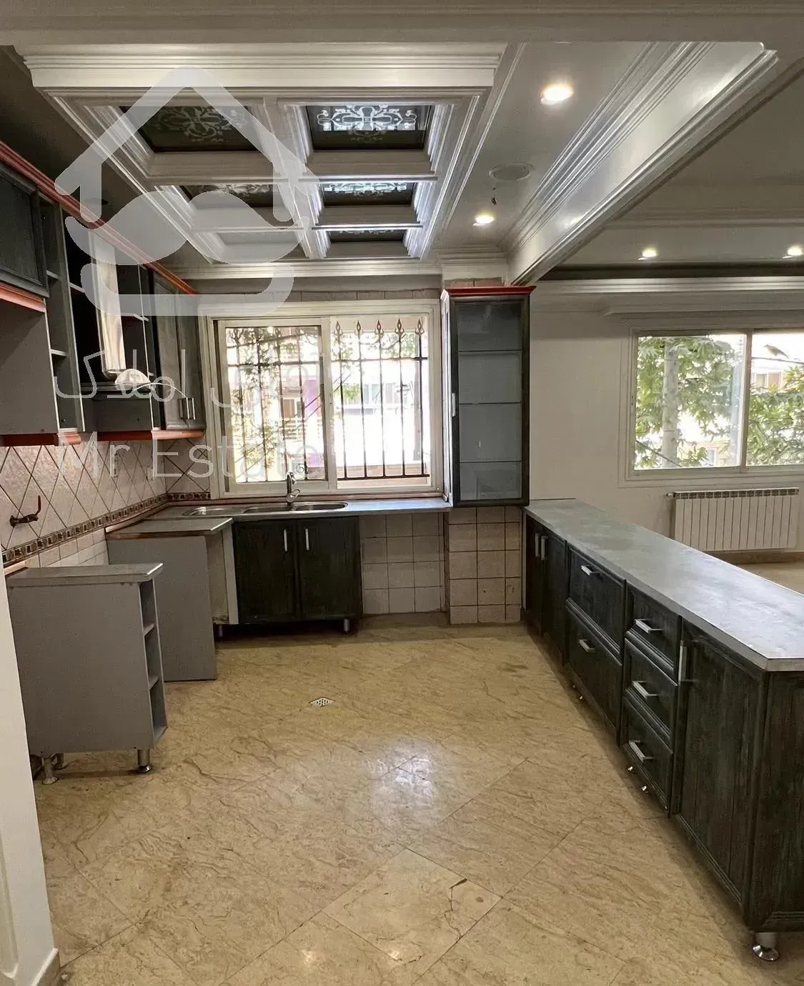 آپارتمان ۱۲۷ متری بدون مالک و تخلیه