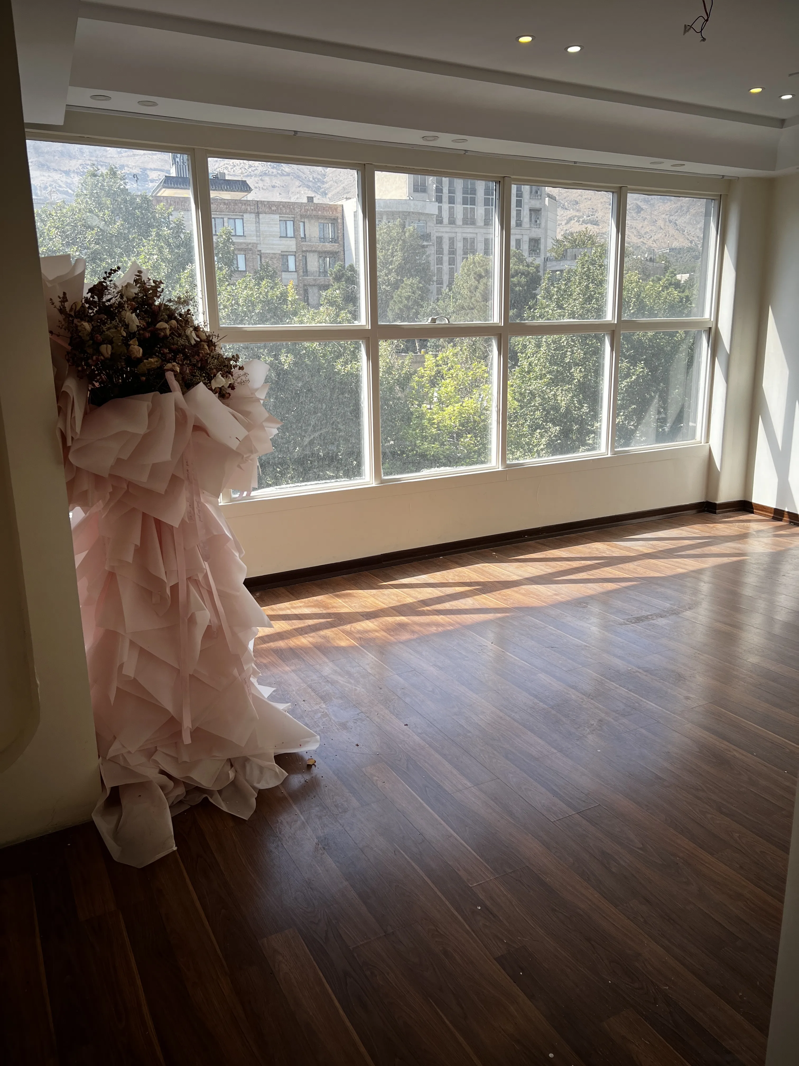 اجاره سند اداری ۹۲ متر بر ولیعصر