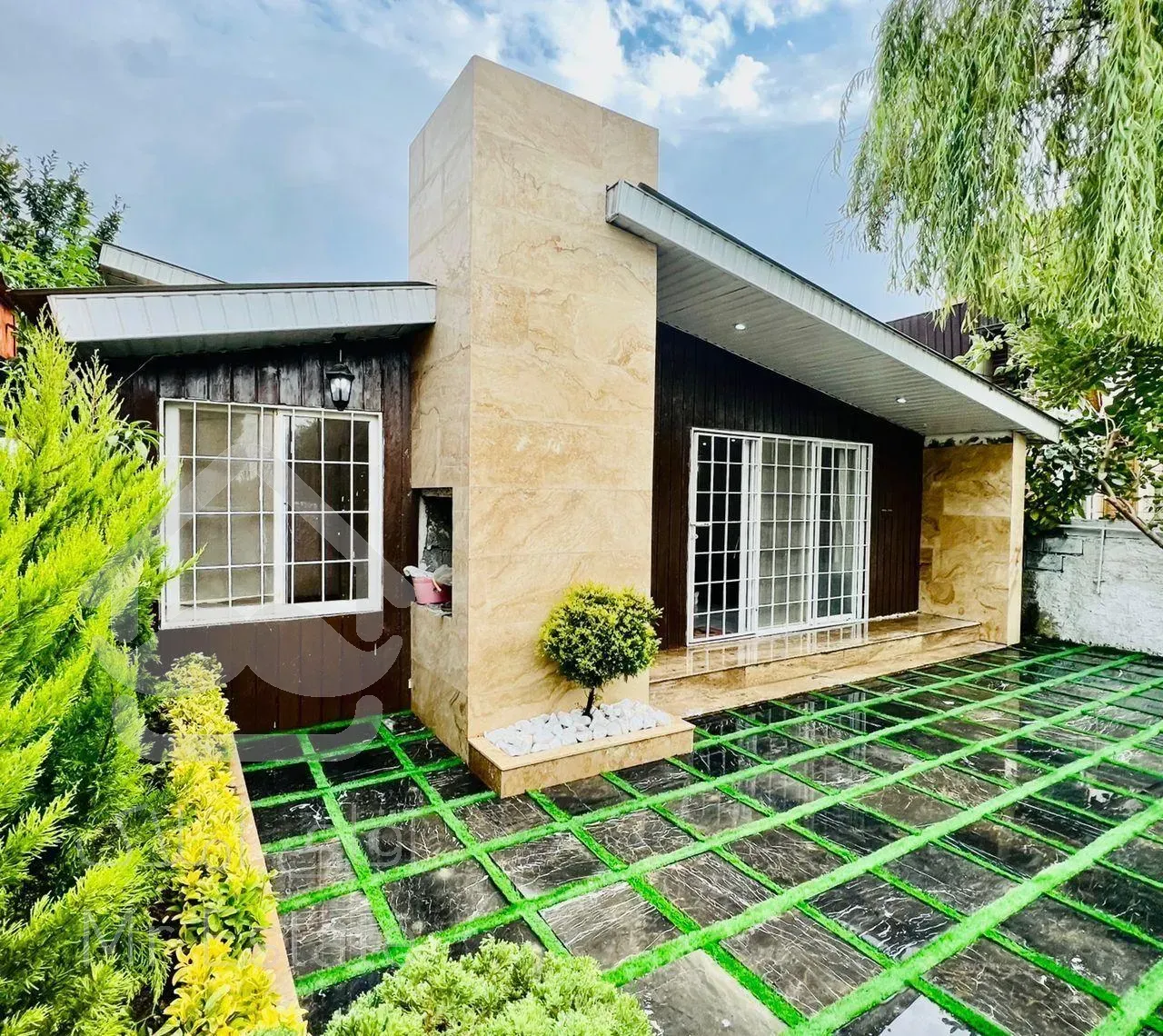 ویلا جنگلی/شهرکی نزدیک به جاده اصلی/سند تک برگ