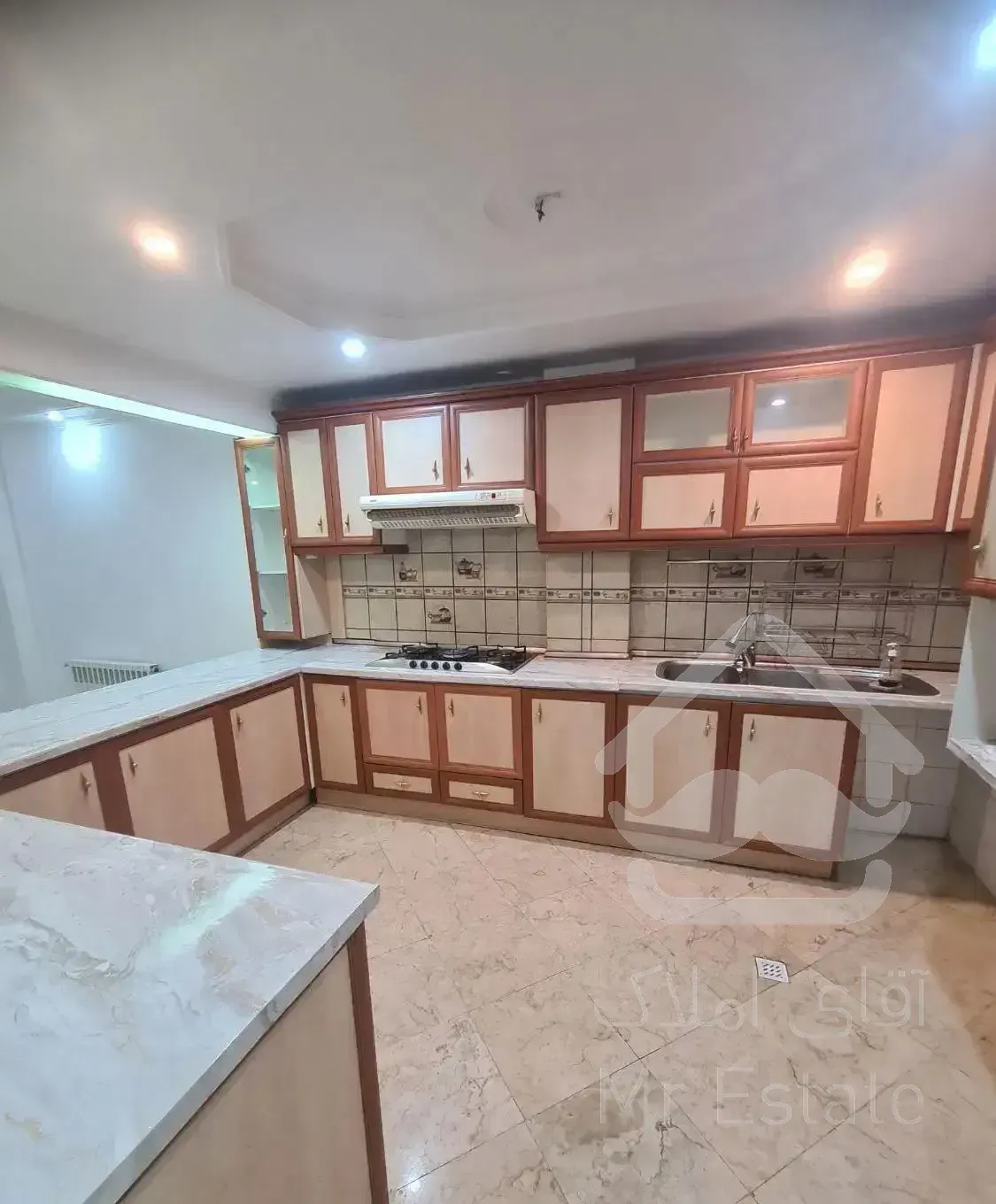 130متر سه خواب امکانات کامل