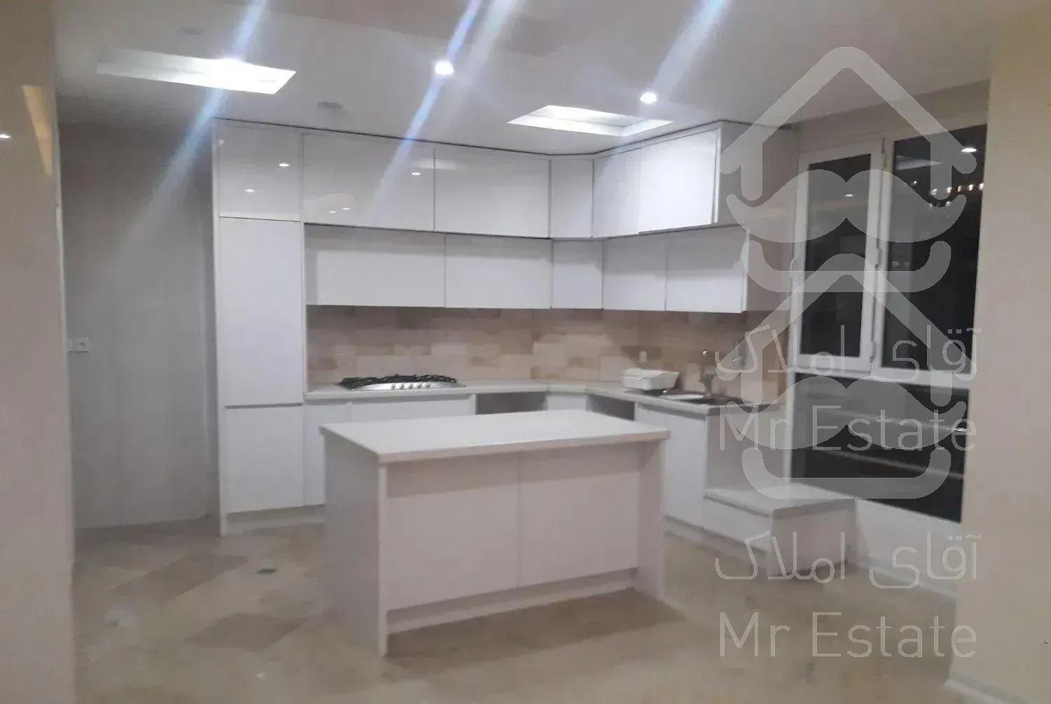 ۹۶متر سه نبش بدون مشرف