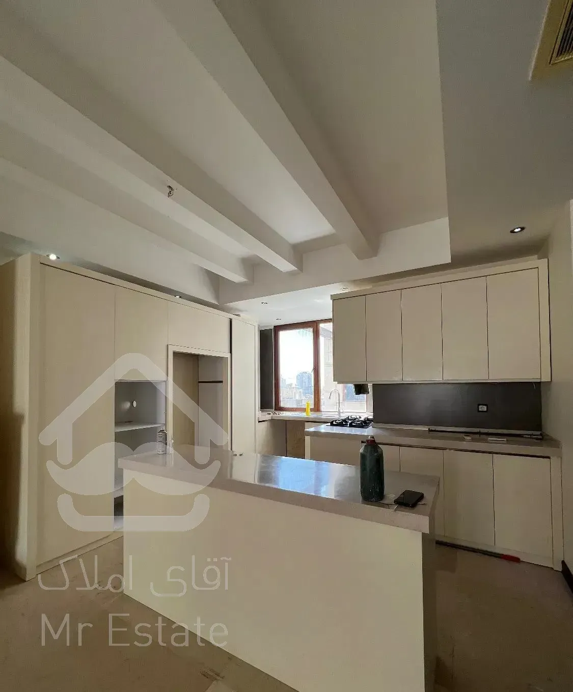 اپارتمان ۱۷۵متر اجودانیه طبقه اخر با ۲پارگینگ