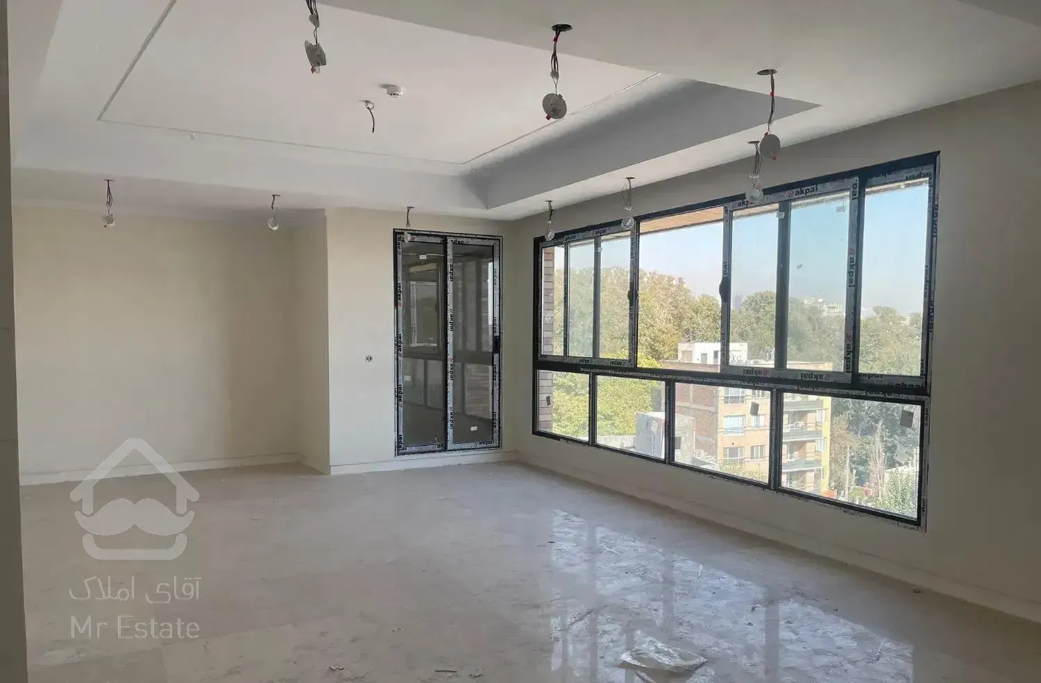 ده ونک، ۱۰۱ متری بدون مشرف و ویو