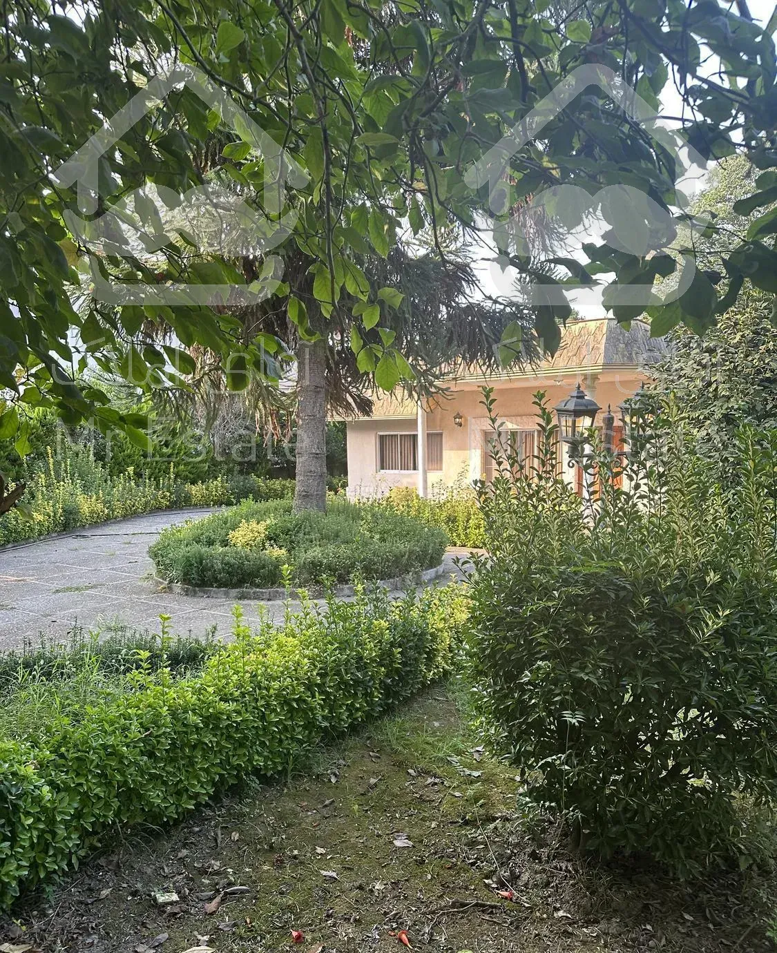 ویلا با زمین خوش قواره