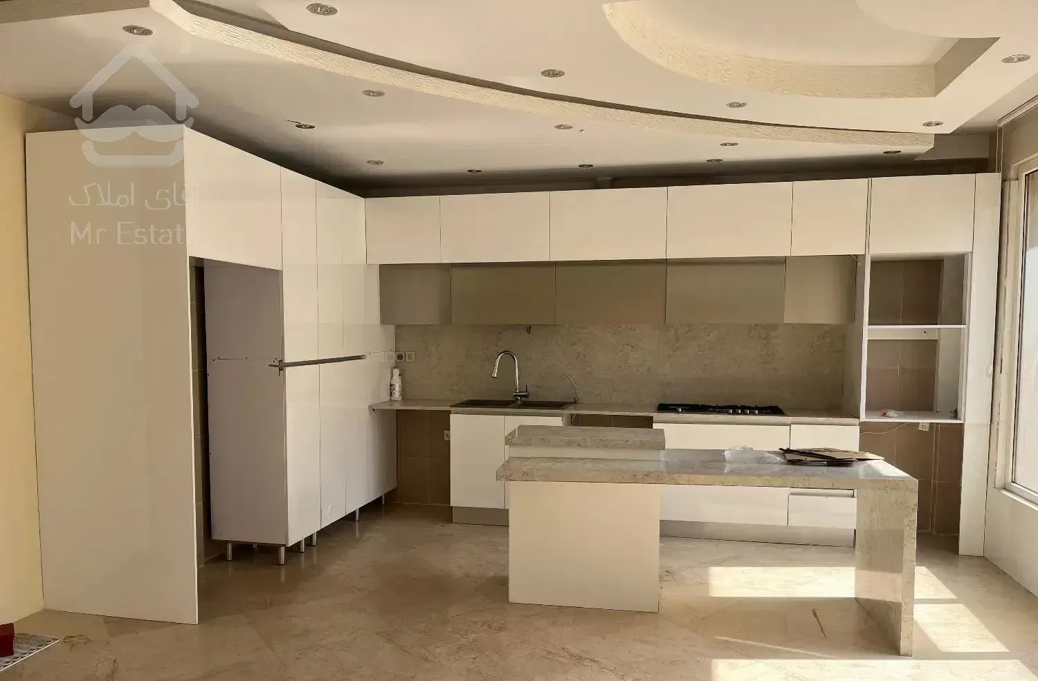 ۱۷۵ متر دو پارکینگ /۲۰متر حیاط خلوط اختصاصی