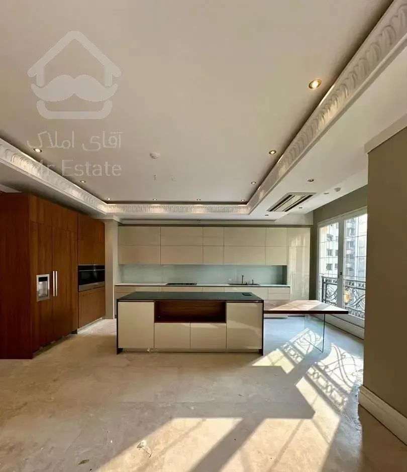 نئوکلاسیک زیبا و چشم نواز در کوچه دنج و مرتب