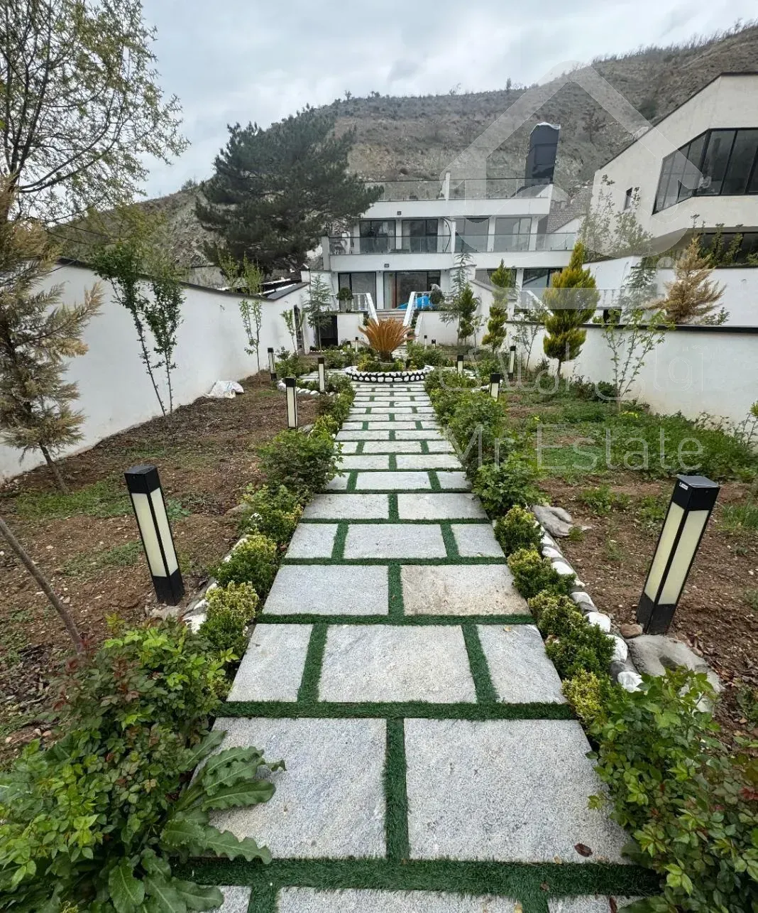 فروش خانه ویلایی ۲۲۰ متری ۲ خوابه