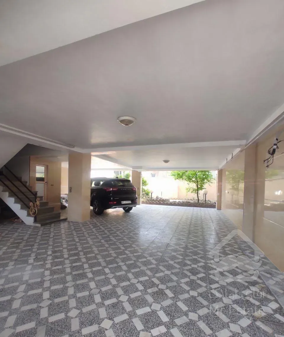 آپارتمان ۱۱۲ متری تک‌واحدی تمیز و خوش‌قیمت سنددار