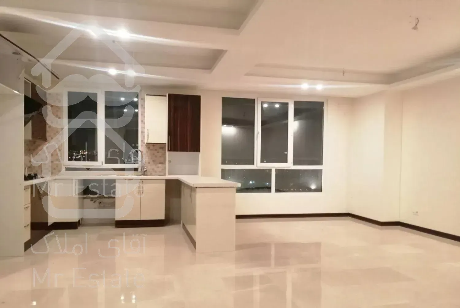 93متر2خواب/نوساز/سندآماده/ویو شرق