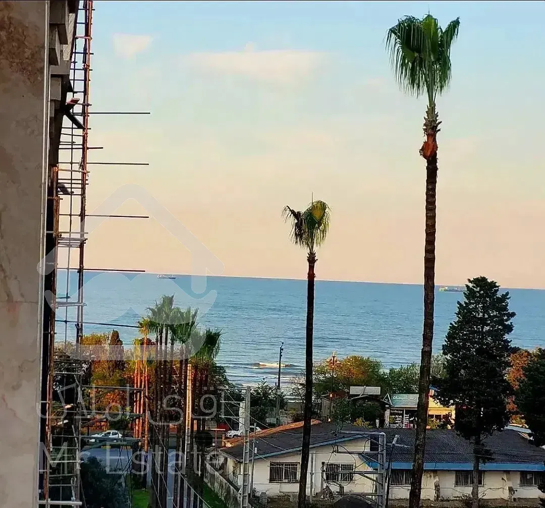 بلوار امام رضا / ۱۳۰متری طبقه بالا/  ویو و نورگیر