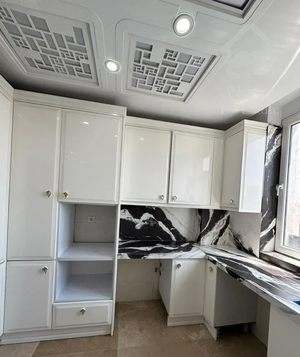 ونک توانیر شمالی ۱۴۳ متر۳ خواب۲پارکینگ کلید نخورده