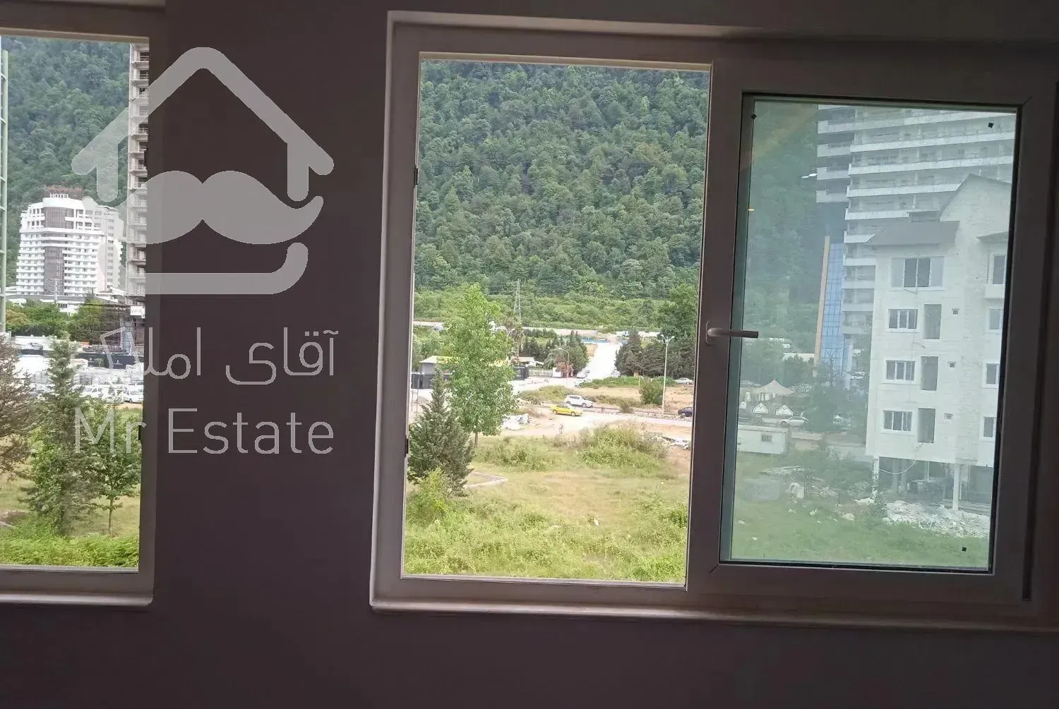 آپارتمان ۱۰۰ متر نوساز        داخل شهرک نمک آبرود