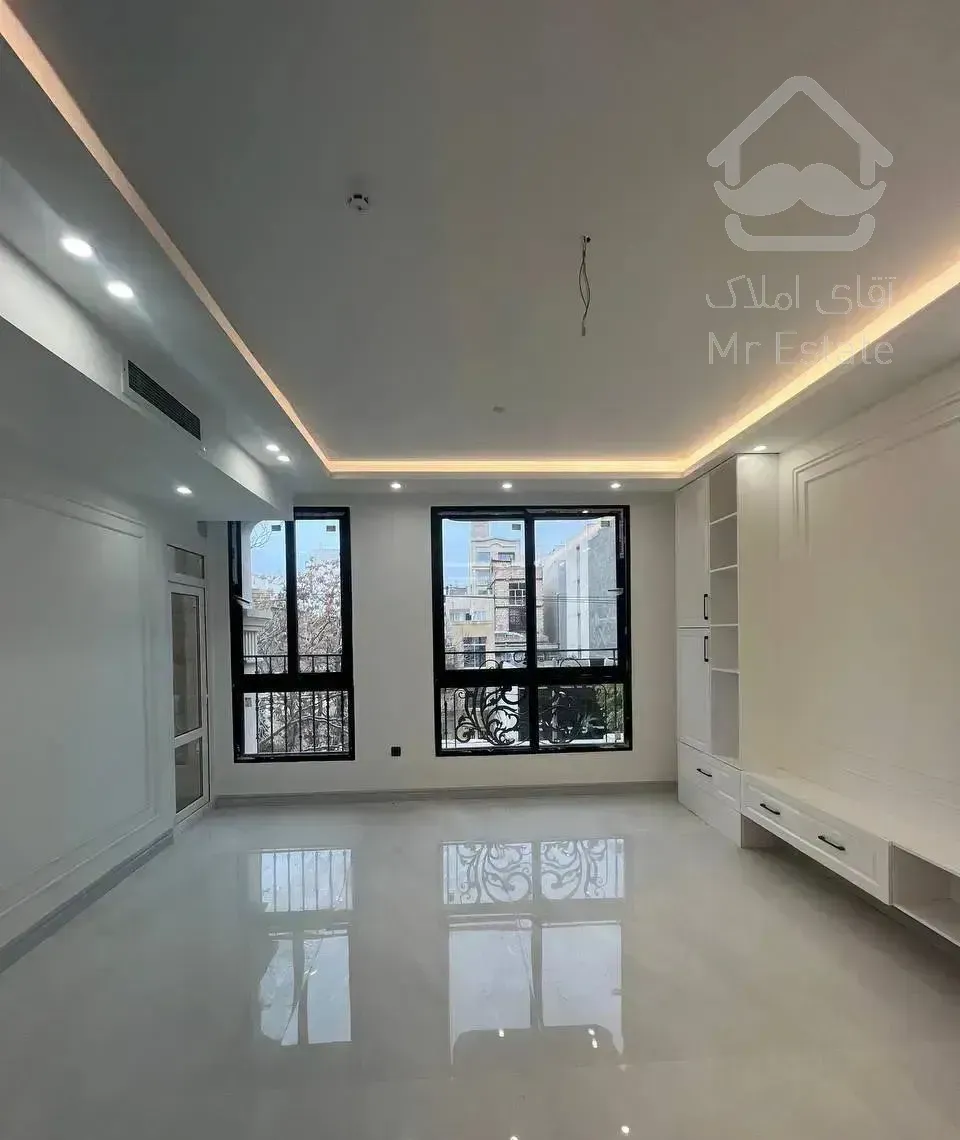 92 متری/کم واحد/ نورگیر و خوش نقشه/ اکبری