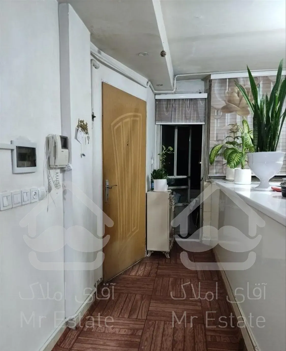 اپارتمان تک واحدی با پارکینگ آسانسور ولیعصر یک