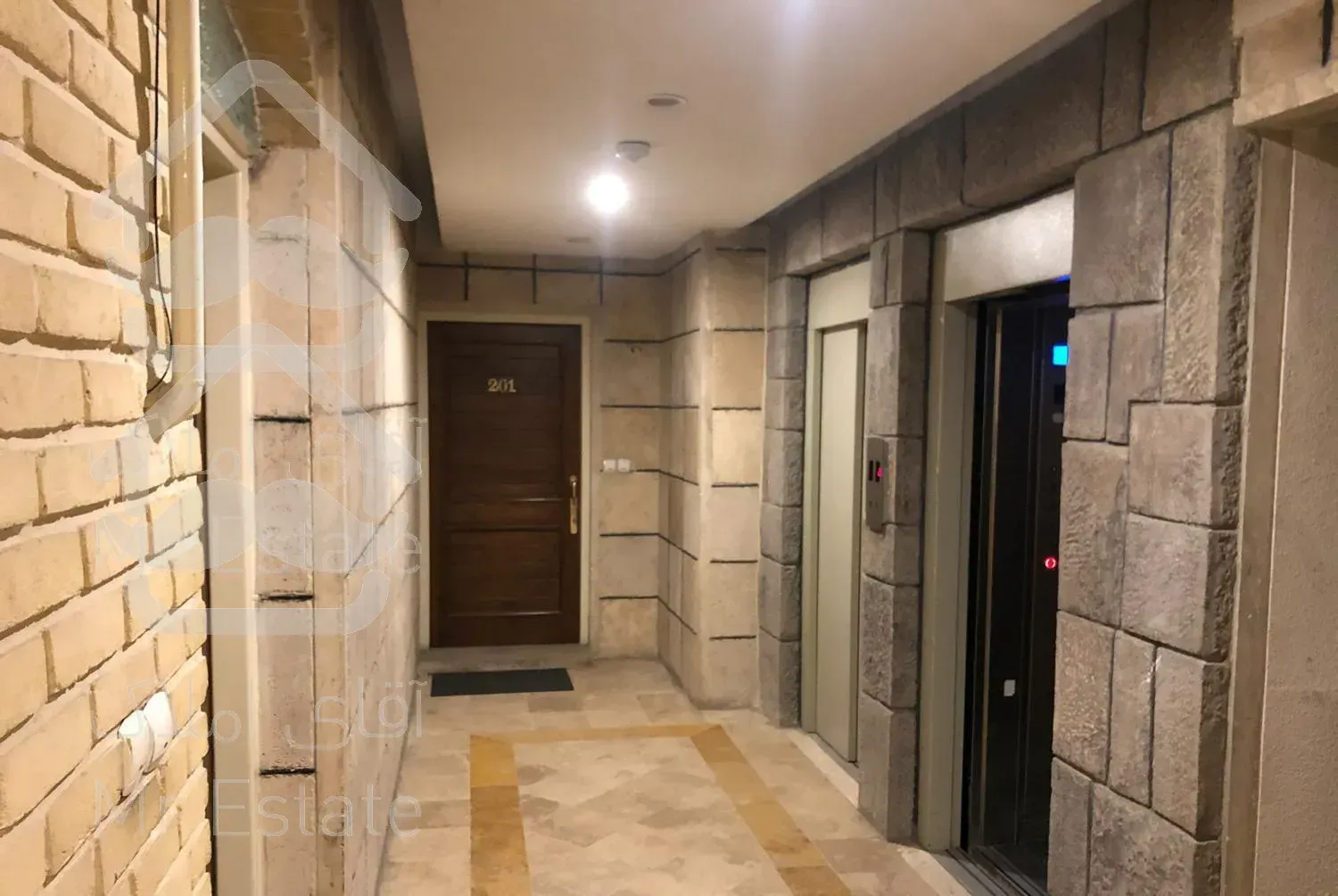 ۲۲۰ متر اپارتمان ویلایی با ۱۲۰۰ متر زمین در لواسان