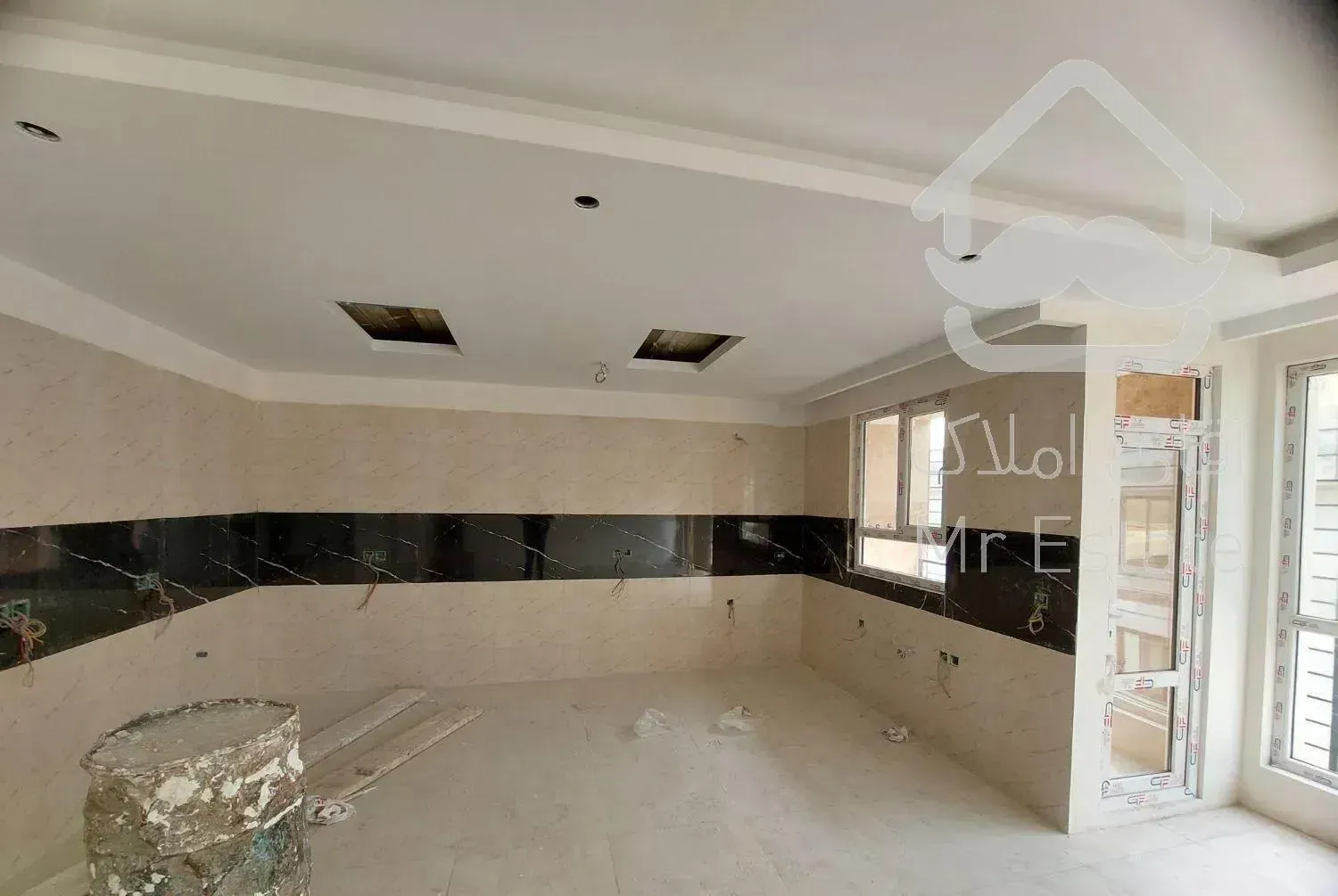 ۱۱۰متر دو خواب(نوساز)فول سراج کاشانی اوقاف سه نبش