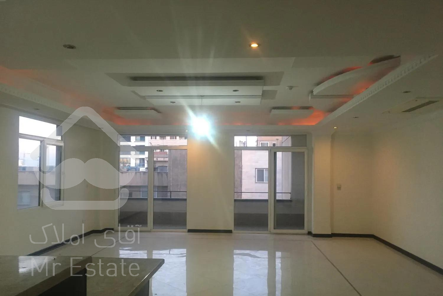 ١٢٥ متر/ آکواریومی/ استخر سونا جکوزی