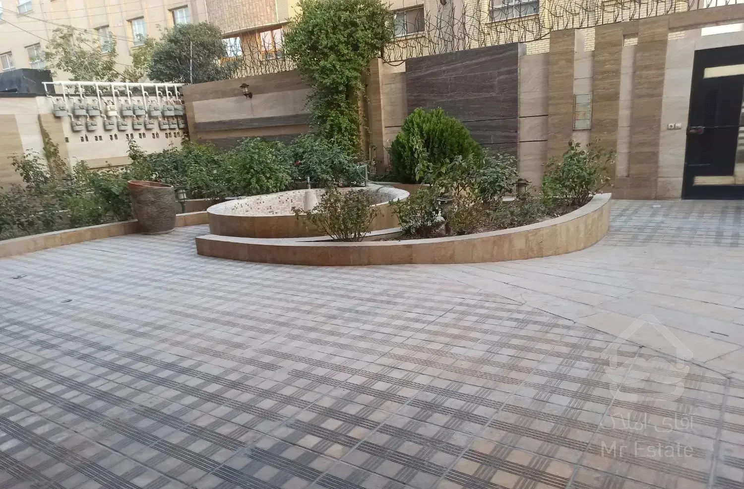 فروش ۳ طبقه در /خیابان حسین آباد/