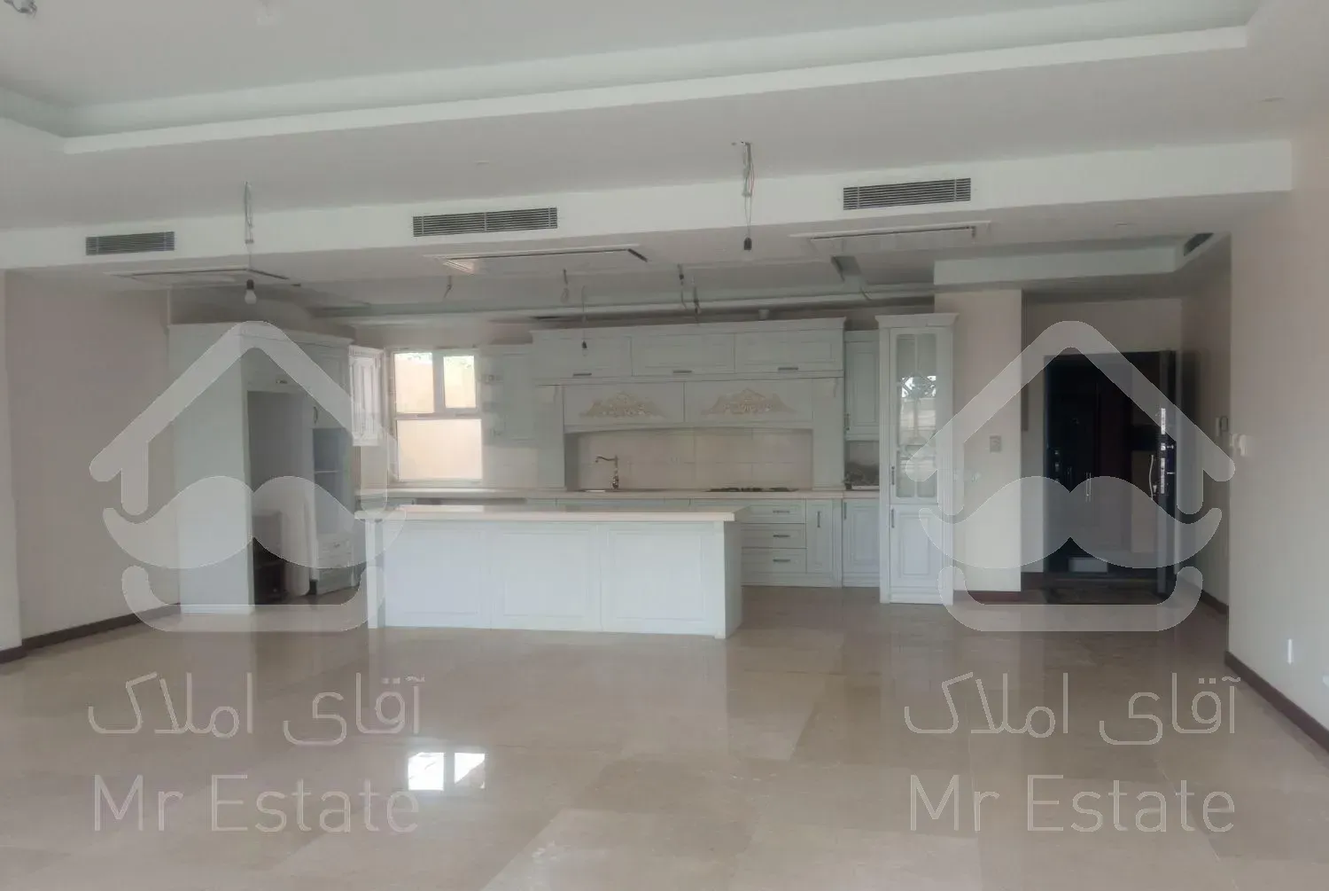 میدان ونک توانیر شمالی 190متر نوساز طبقه اول