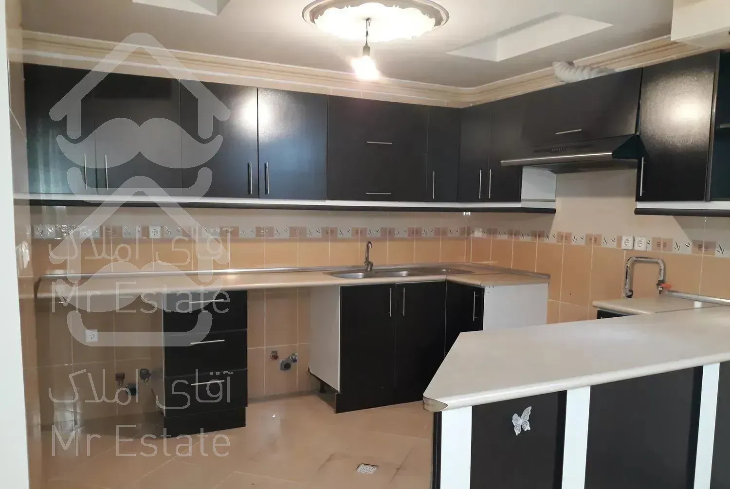 آپارتمان ۱۰۰ متری تمیز بلوار جمهوری